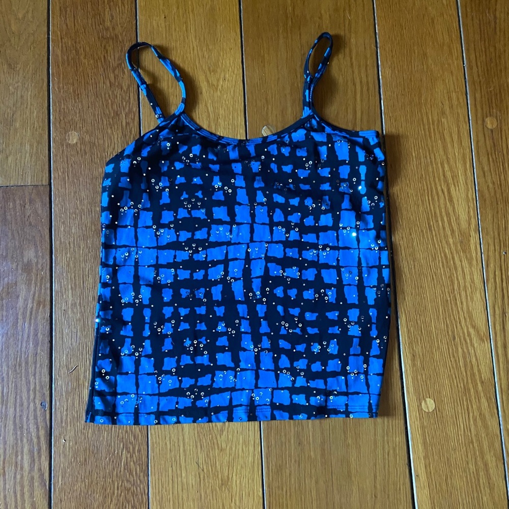 blue tank top
